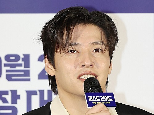 Kang Ha-neul says he could not stop laughing while reading script for 'The First Ride'