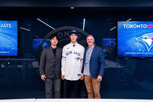 MLB 토론토 공식 입단한 투수 문서준 "실패 두려워하지 않겠다"