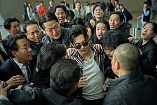 '길복순'서 휴가 간 A급 킬러의 귀환…넷플릭스 영화 '사마귀'