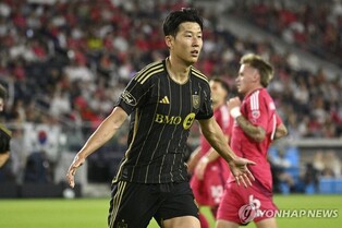 멀티골 손흥민, 시즌 7·8호골 폭발…4경기 연속 득점(종합)