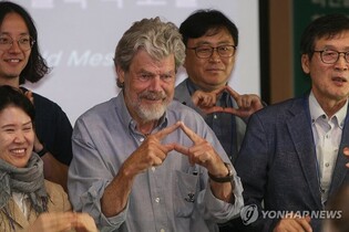 울산울주세계산악영화제에 산악계 전설들 한자리