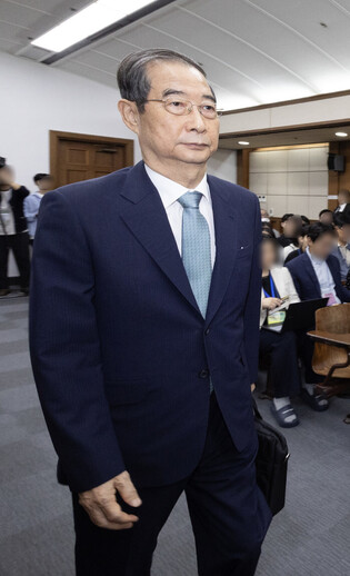 Ex-PM attends hearing of trial over Yoon's insurrection charges