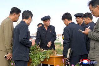 N.K. premier inspects farm