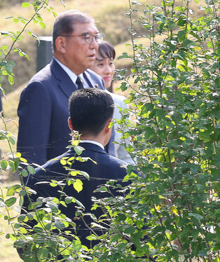 Ishiba visits S. Korean student's grave