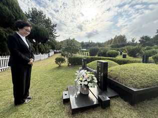 Ishiba visits S. Korean student's grave