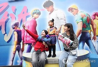 에버랜드 '케데헌존' 관람객 발길 쇄도…닷새간 1만명 방문