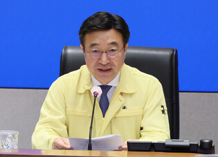 Disaster response meeting on disrupted state computer network