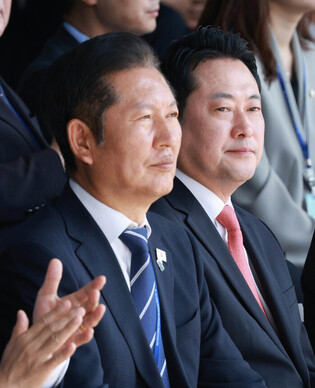 Leaders of ruling, opposition parties