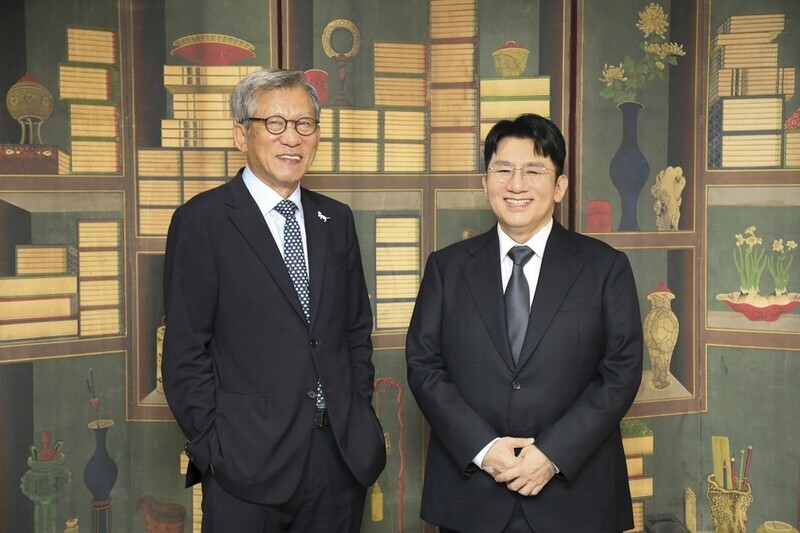 K-컬처, 전 세계에 알린다…국립중앙박물관-하이브, 뮷즈 