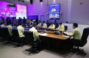 Disaster response meeting on disrupted state computer network