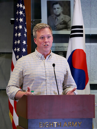 U.S. Army secretary in S. Korea