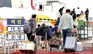 궂은 날씨 속 민족대이동 시작…터미널·역·공항 등 귀성행렬