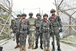 JCS chairman, USFK commander visit front-line unit
