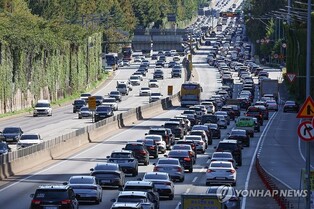 "남은 연휴는 재충전"…귀경·나들이 차량에 고속도로 곳곳 정체