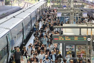 "하루만 더"·"더 열심히"…일상복귀 앞두고 북적이는 귀경길