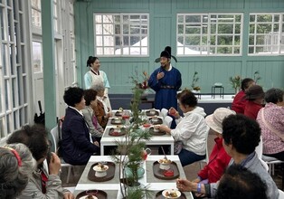 궁궐서 '반려 식물' 만든 어르신들 "내년엔 한복 입고 올래요"