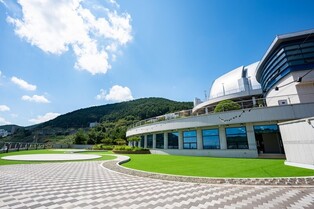 노후 호텔 리모델링한 '거제문화예술회관 문화지음' 23일 개관