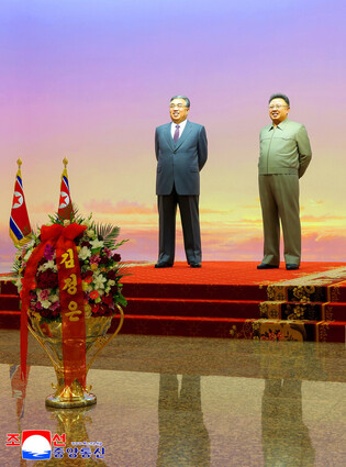 N.K. leader pays respects at family mausoleum