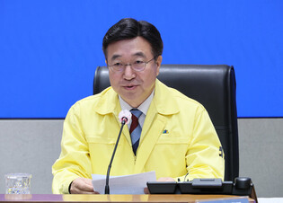 Disaster response meeting on disrupted state computer network