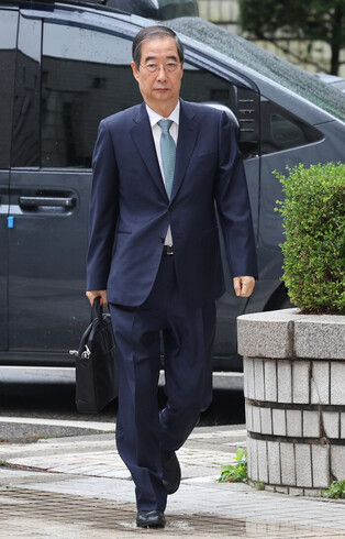 Ex-PM attends hearing of trial over Yoon's insurrection charges