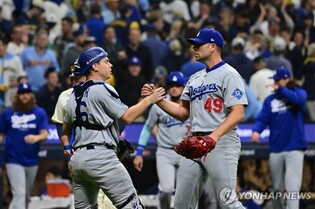 다저스, 밀워키 꺾고 MLB 내셔널리그 챔피언십 첫판 승리(종합)