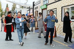 광주 '추억의 충장축제' 개막…"모두가 동화 속 주인공"