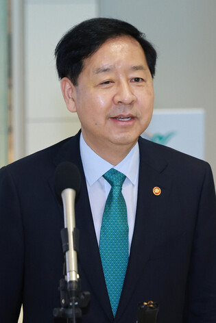 Finance minster leaves for Washington for G20 talks