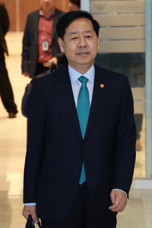 Finance minster leaves for Washington for G20 talks