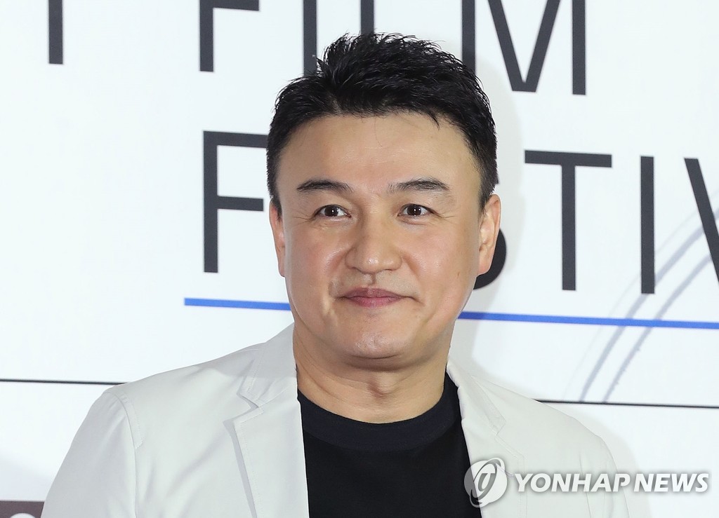 데뷔 40년차 박중훈, 첫 에세이집 '후회하지마' 출간