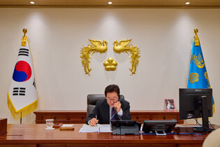 Lee holds phone talks with Thai PM