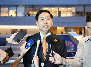 S. Korean finance minister in Washington