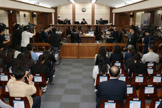 Ex-interior minister attends 1st hearing of trial over martial law