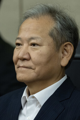 Ex-interior minister attends 1st hearing of trial over martial law