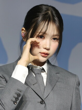 S. Korean girl group Hearts2Hearts