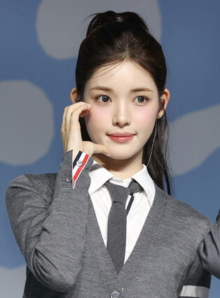 S. Korean girl group Hearts2Hearts