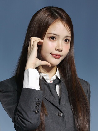 S. Korean girl group Hearts2Hearts