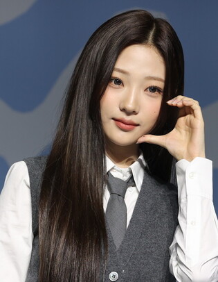 S. Korean girl group Hearts2Hearts