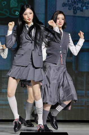 S. Korean girl group Hearts2Hearts