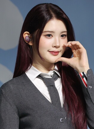 S. Korean girl group Hearts2Hearts