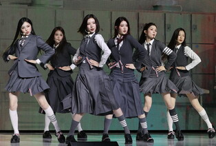 S. Korean girl group Hearts2Hearts