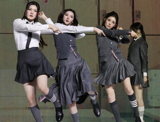 S. Korean girl group Hearts2Hearts