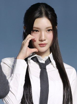 S. Korean girl group Hearts2Hearts