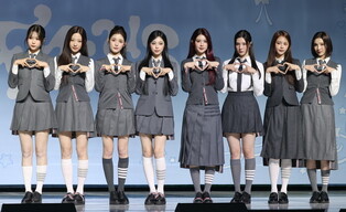 S. Korean girl group Hearts2Hearts