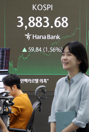 KOSPI closes at record high