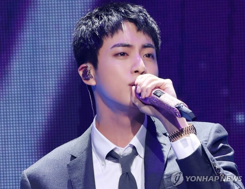 BTS 진 "솔로 투어로 자신감 얻어…공연 열기 책임지겠다"