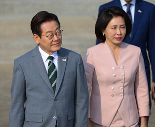Lee departs for ASEAN summit