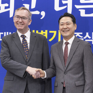 Opposition leader meets British envoy