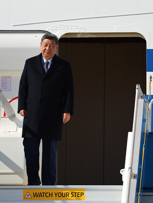Xi visits S. Korea