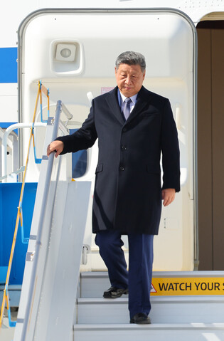 Xi visits S. Korea