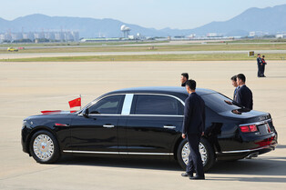 Xi visits S. Korea